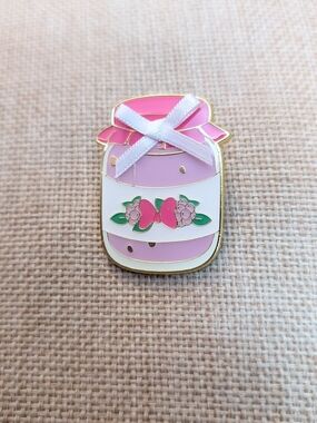 Loungefly pin Disney Jam Jar Ribbon pink Daisy Duck